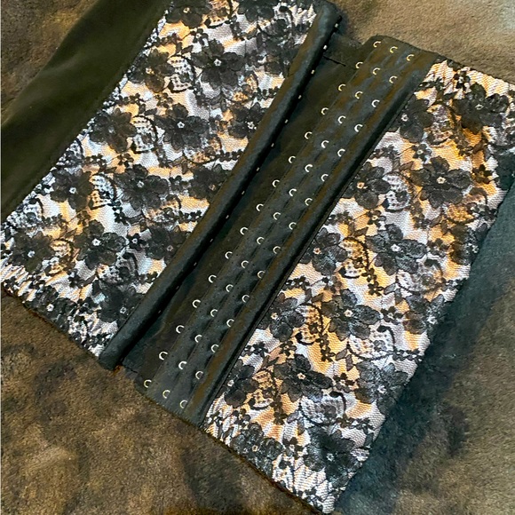 Size XL Waistshaper - Picture 2 of 4